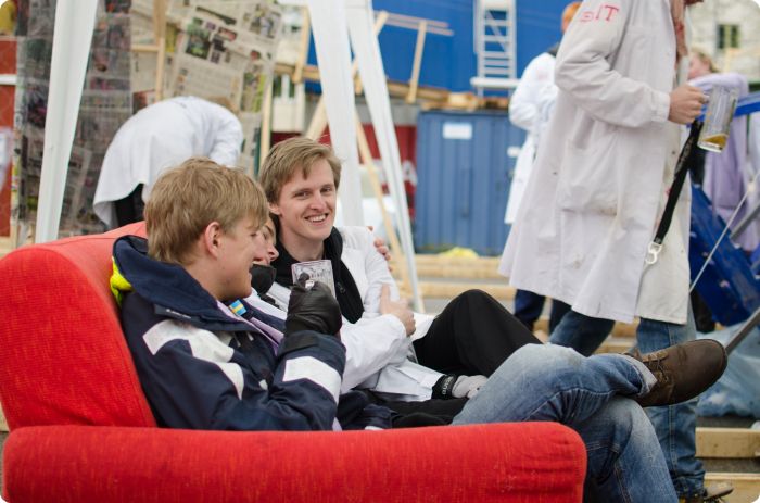 Cortègen: Byggdag 7