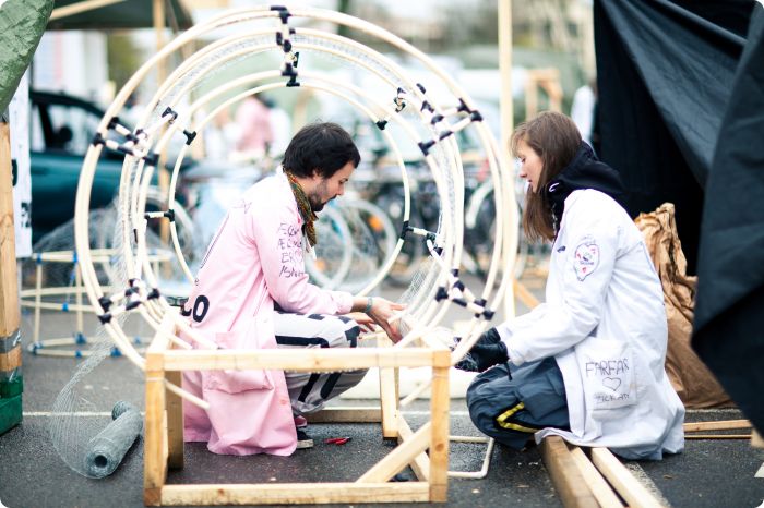 Cortègen: Byggdag 7