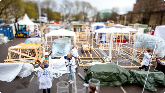 Cortègen: Byggdag 7