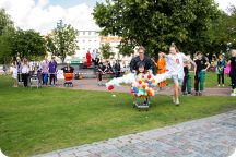 Metalyoga och kundvagnrace