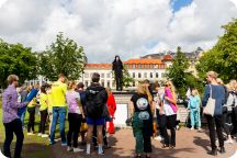 Metalyoga och kundvagnrace