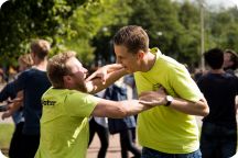 Metalyoga och kundvagnrace