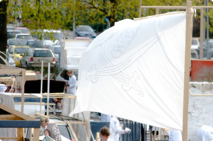 Cortègen: Byggdag 8