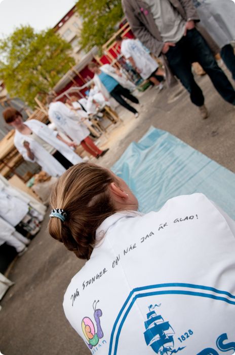 Cortègen: Byggdag 9